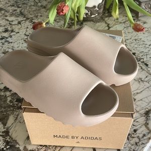 ❌SOLD❌Yeezy Slides brand new